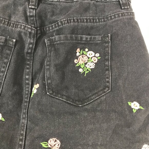 PAC SUN - WOMEN'S 26 - BLACK FLORAL DENIM SKIRT W/ FRAYED HEM - Picture 4 of 5